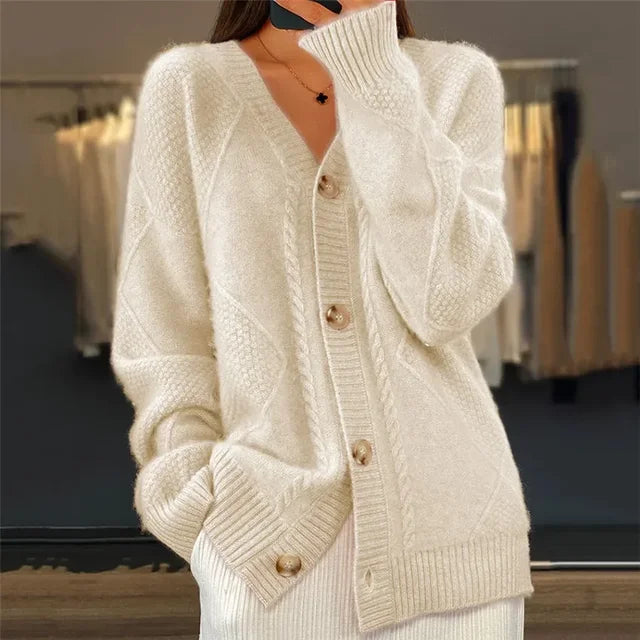 Lena Cardigan Femme – Soft Cashmere Buttoned Cardigan & Elegant Long Sleeves
