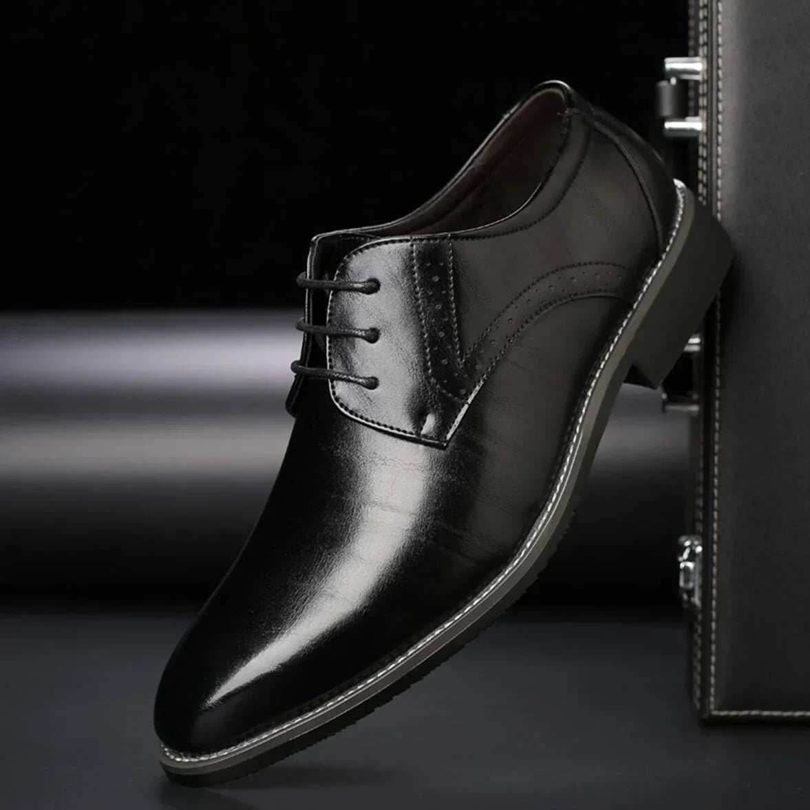Men’s Oxford Dress Shoes – Brogue Detail – Closed Lace – Formal Fit