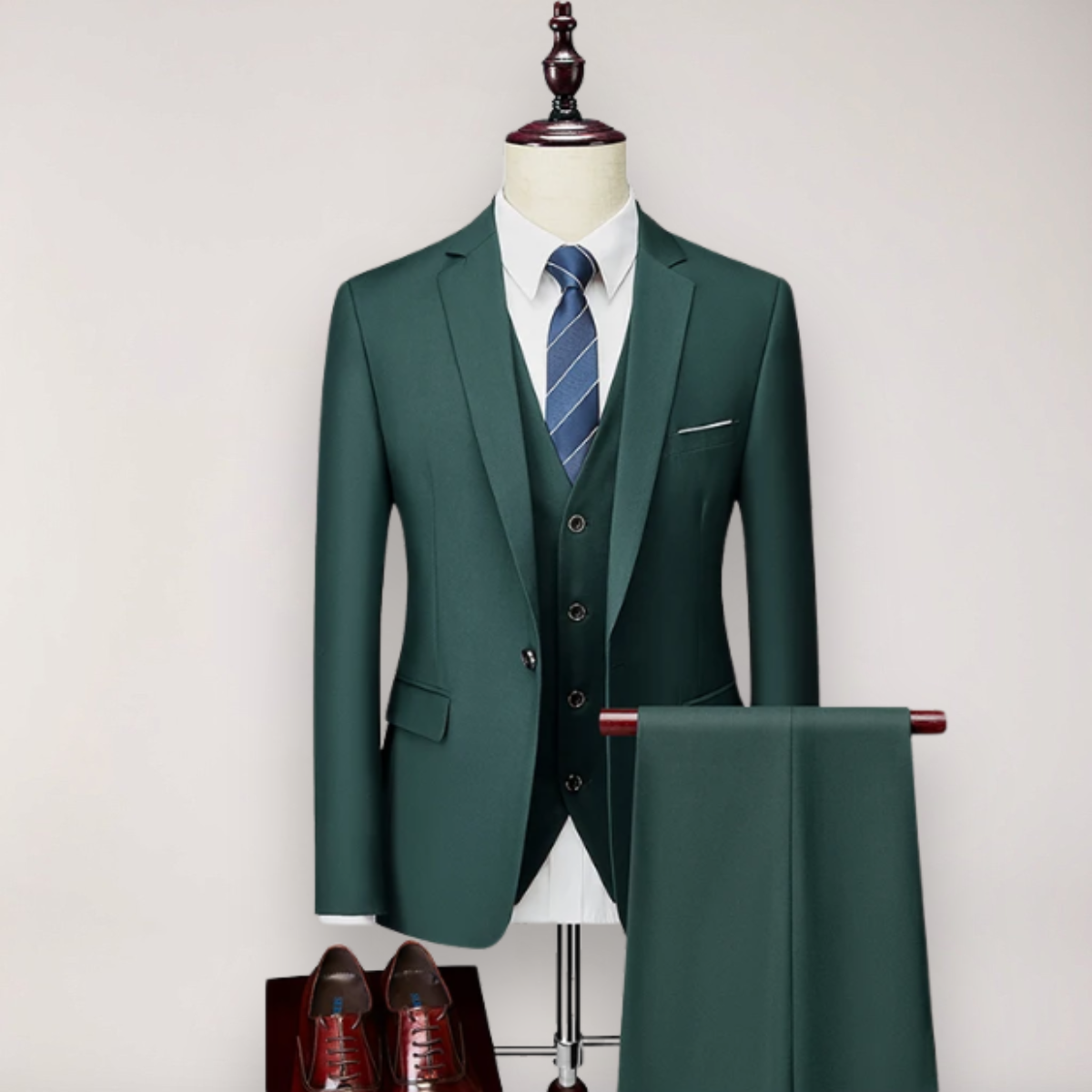 Men’s Three-Piece Suit Set – Tailored Fit Blazer, Waistcoat, and Trousers for Formal Occasions