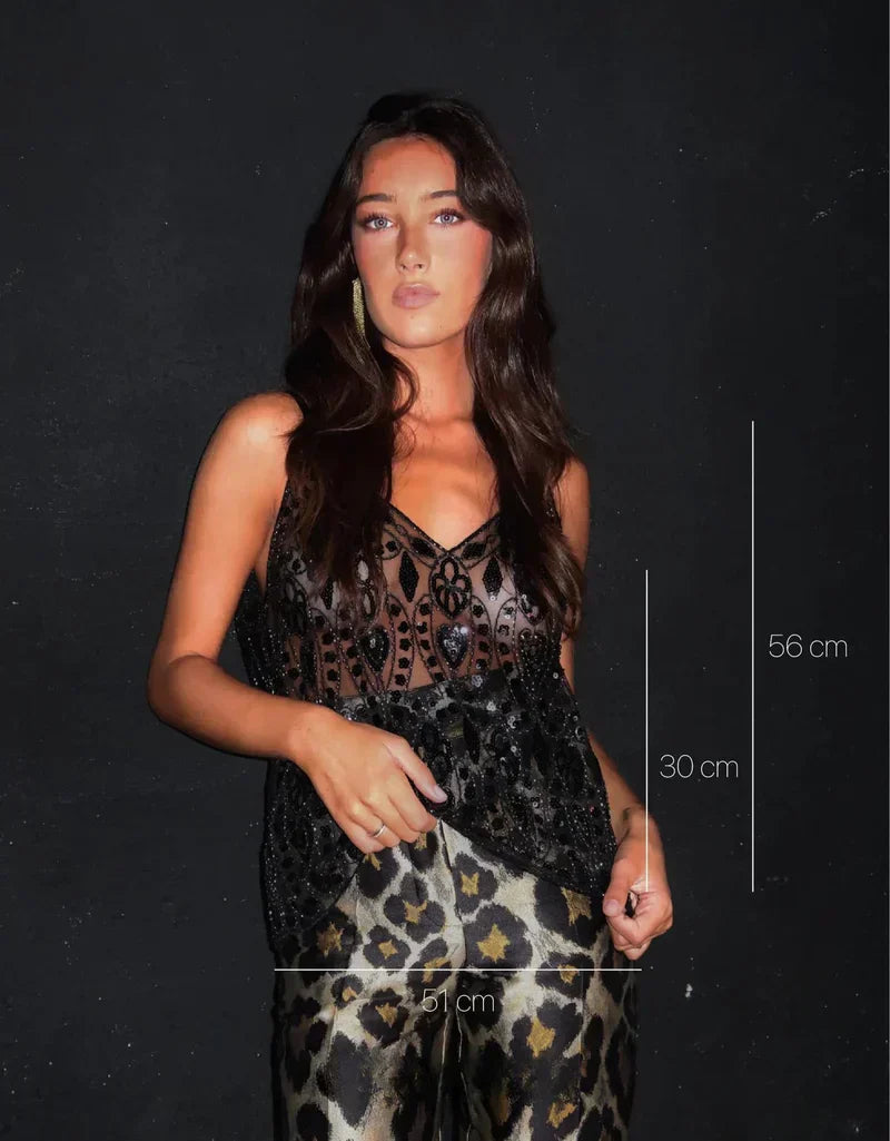 Kate Haut Femme – Elegant Top Adorned with Luxurious Details and Comfortable Fit