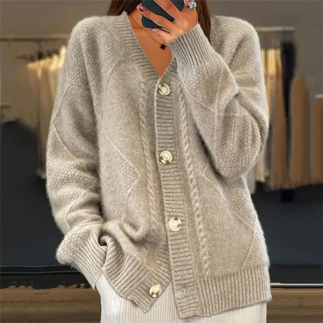 Lena Cardigan Femme – Soft Cashmere Buttoned Cardigan & Elegant Long Sleeves