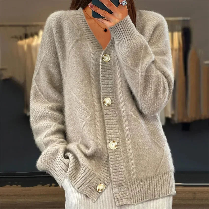 Lena Cardigan Femme – Soft Cashmere Buttoned Cardigan & Elegant Long Sleeves