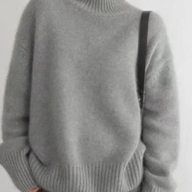 Sydney Pull Woman Turtleneck Oversize in Cashmere – Soft, Warm & Elegant