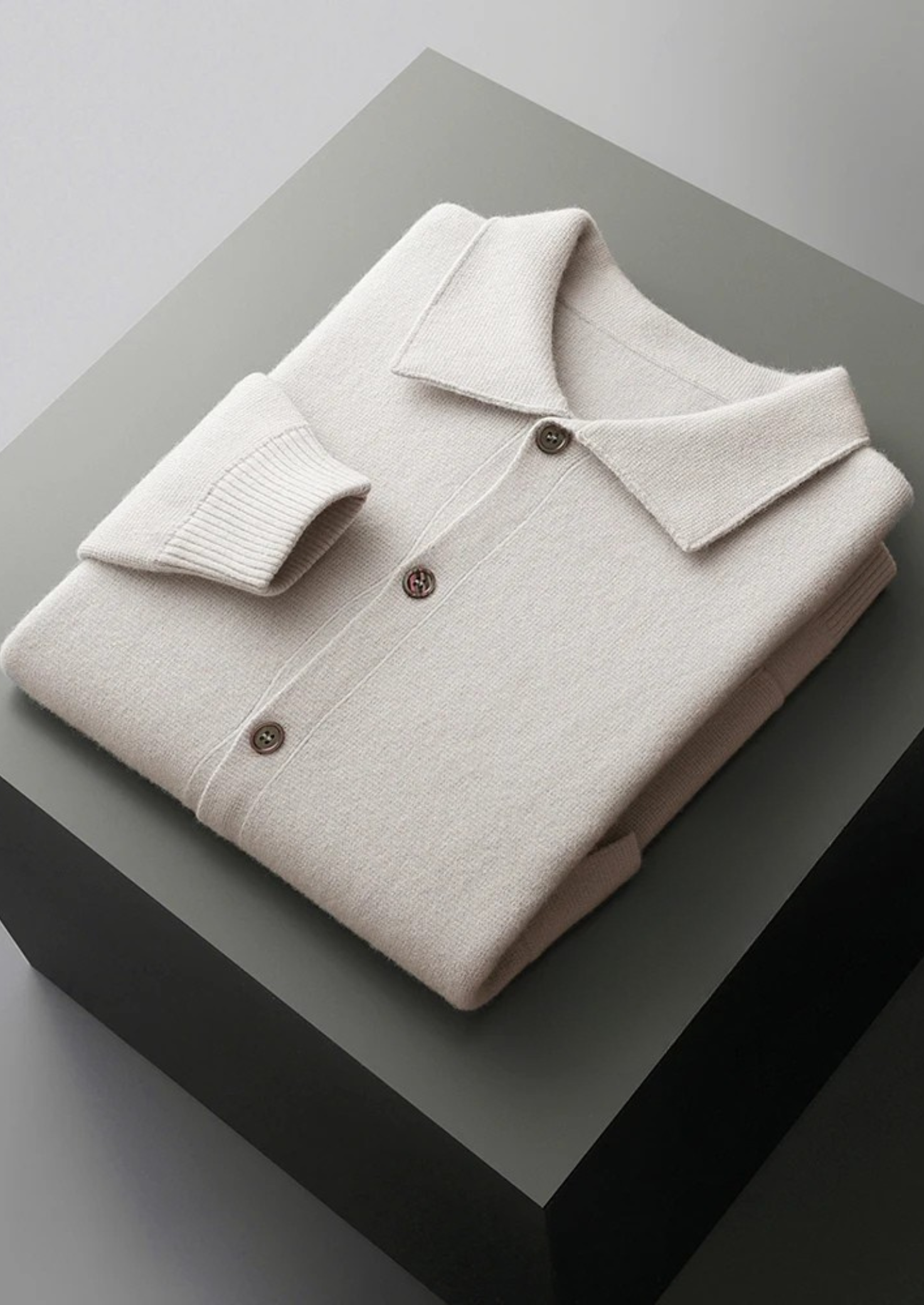 Men’s Button-Up Cardigan with Patch Pockets – Refined Everyday Layer