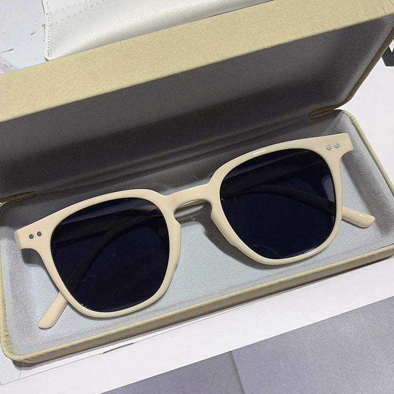 Men’s Clear Frame Square Sunglasses with Dark Lenses – Casual Eyewear