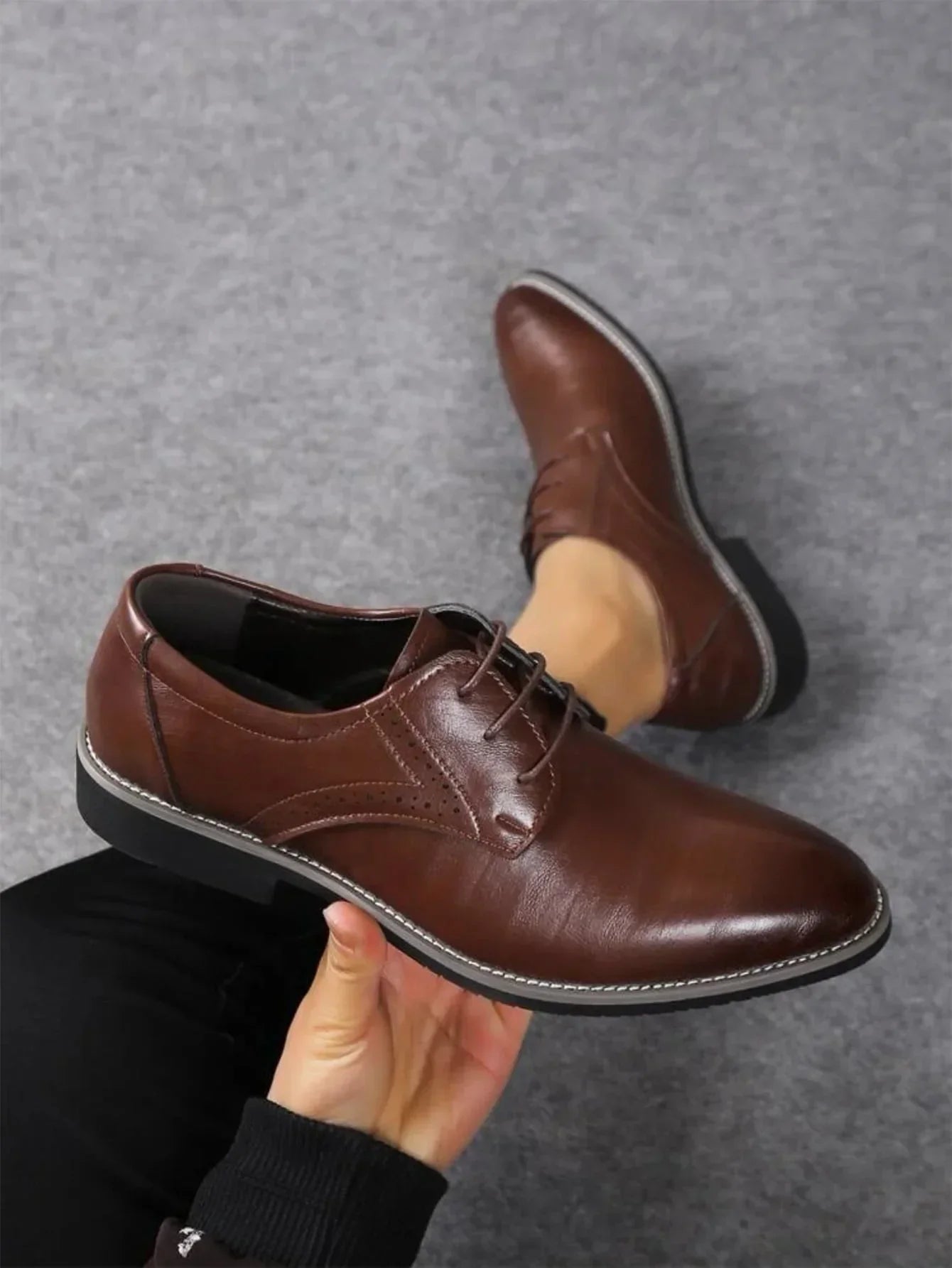 Men’s Oxford Dress Shoes – Brogue Detail – Closed Lace – Formal Fit