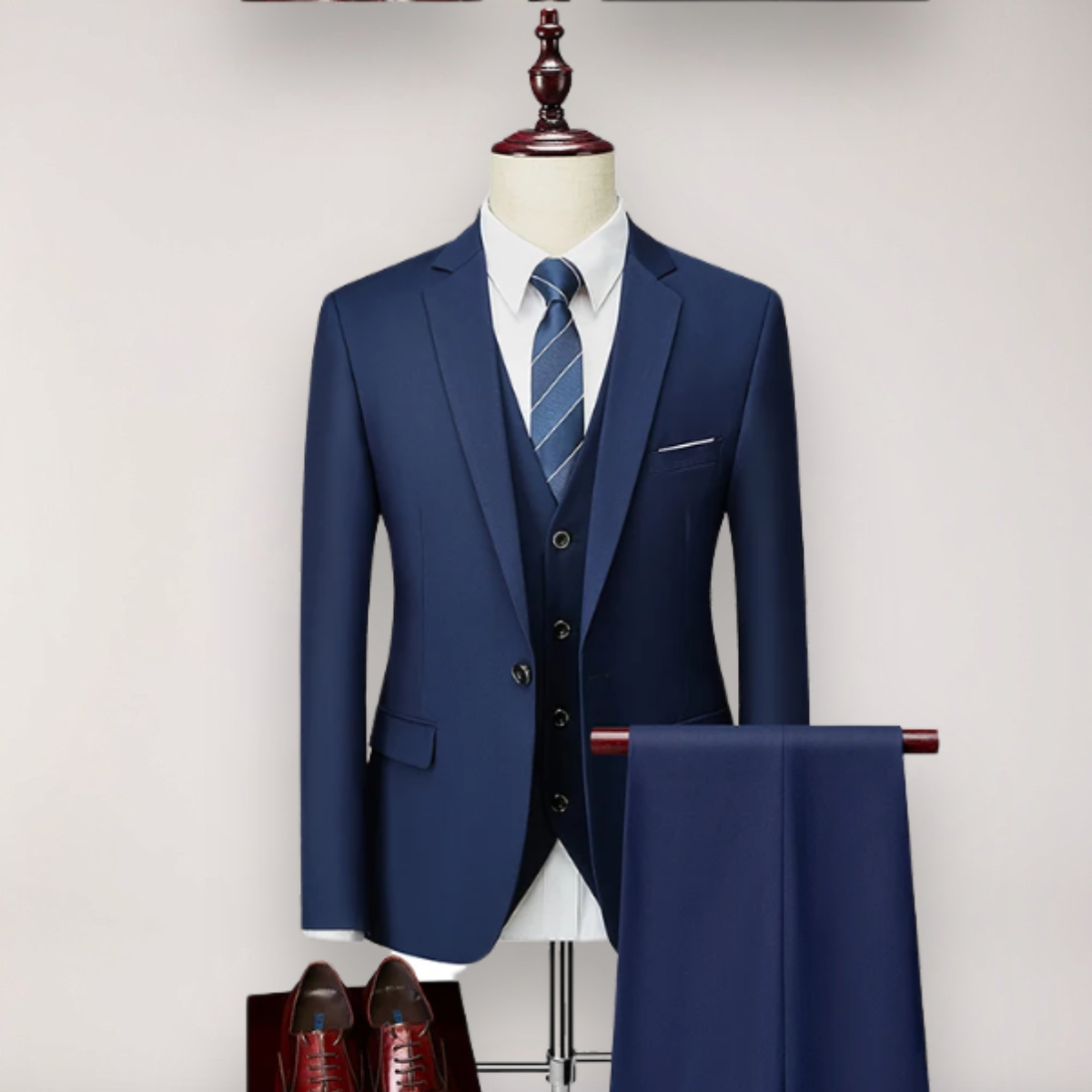 Men’s Three-Piece Suit Set – Tailored Fit Blazer, Waistcoat, and Trousers for Formal Occasions