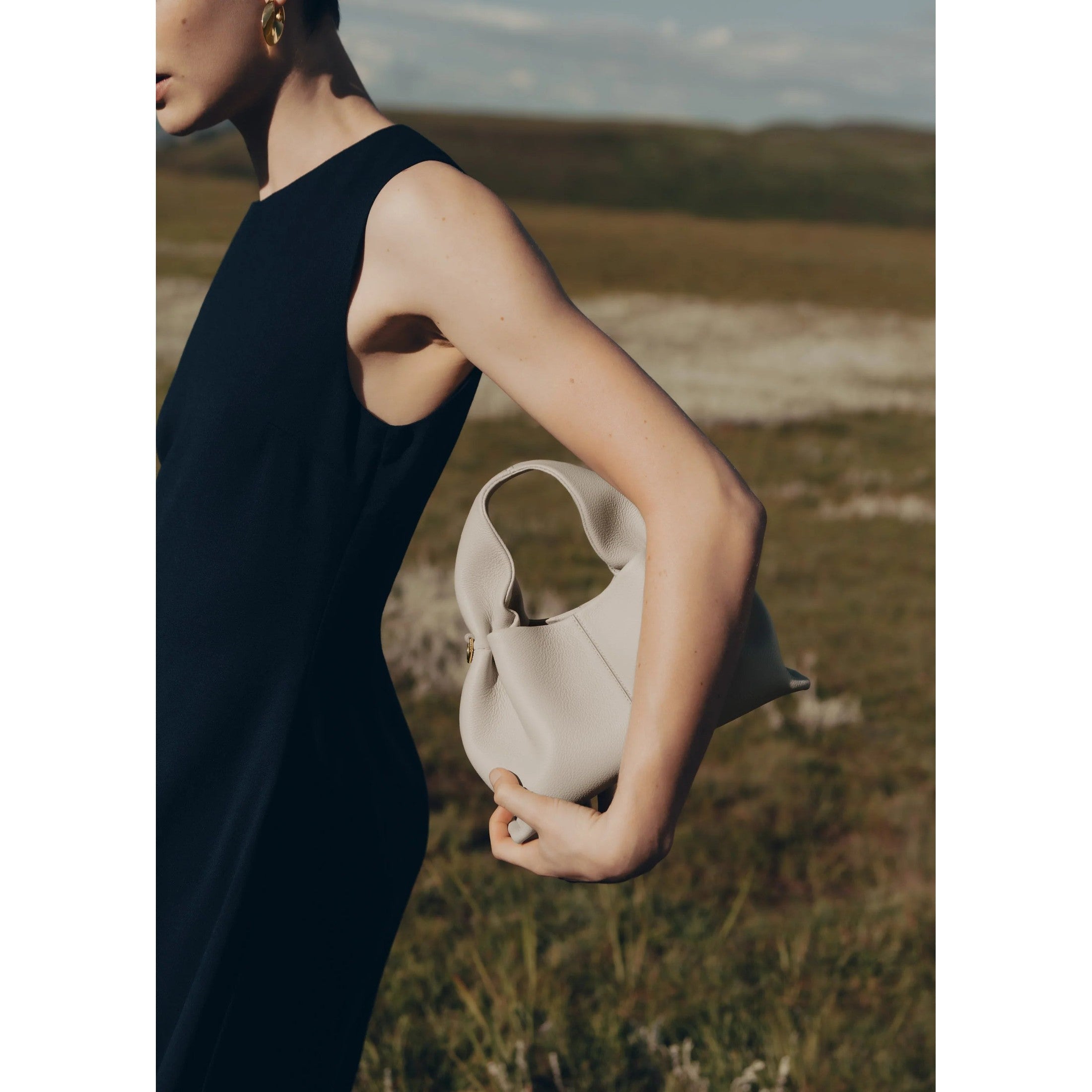 Annie | Stylish Travel Companion