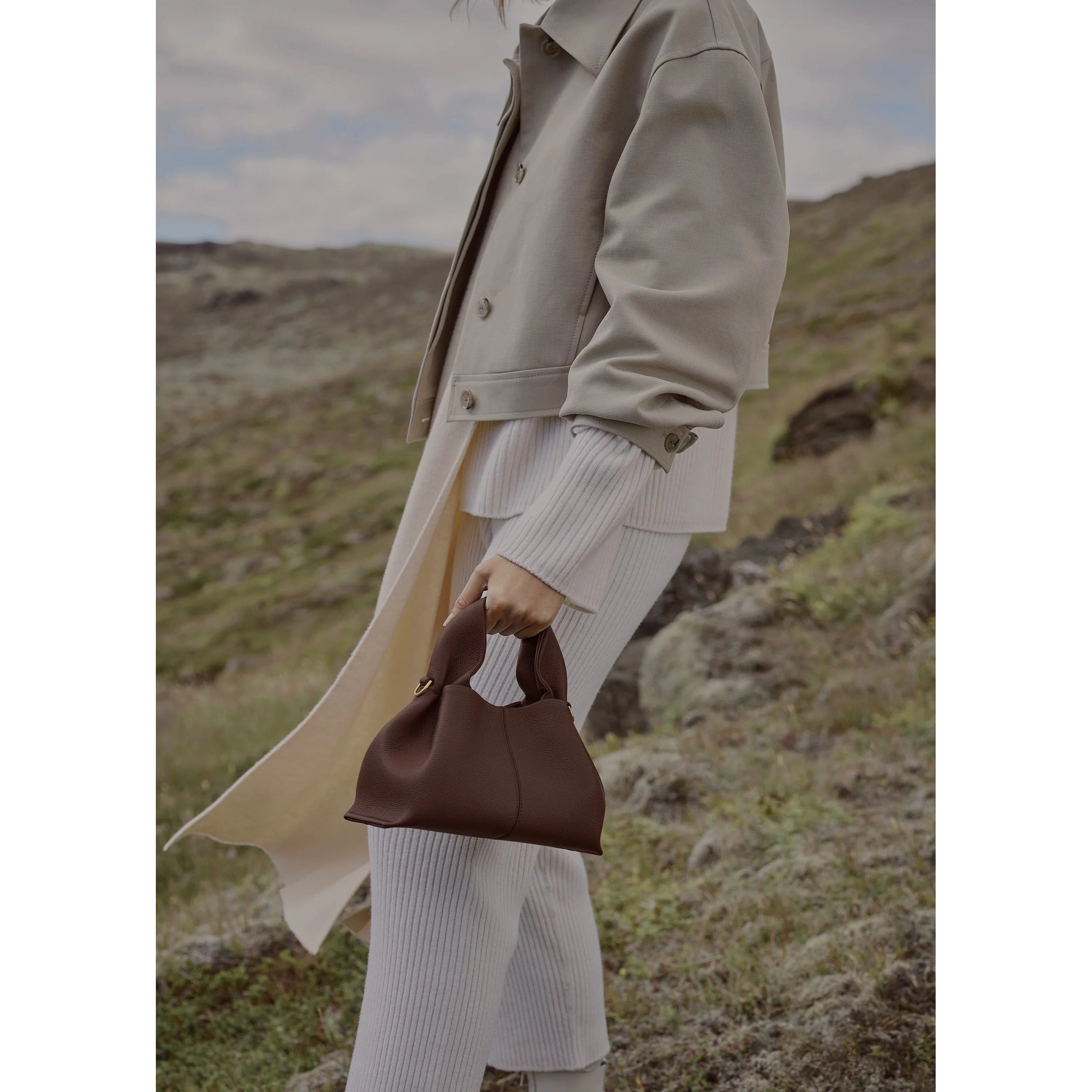 Annie | Stylish Travel Companion