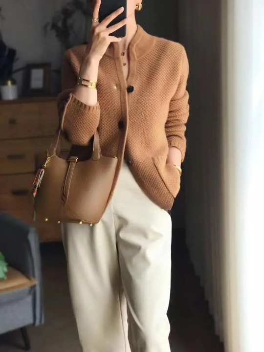 Lucille Cardigan Woman – Soft Cashmere Buttoned Sweater & Elegant Classic Cut