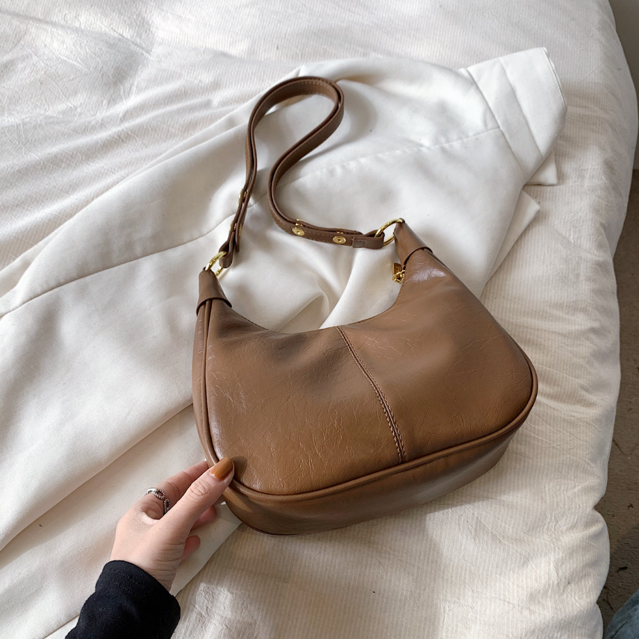 Women’s Hobo Bag – Zip Top, Adjustable Shoulder Strap, Gold Rings