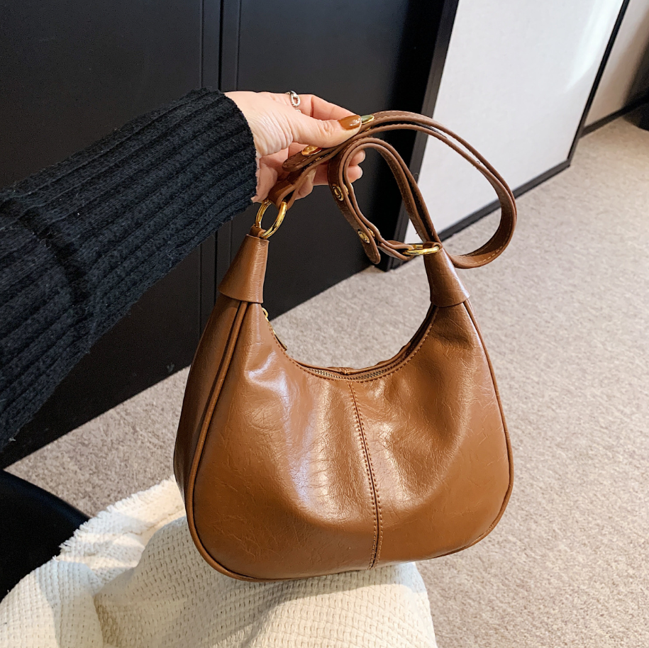 Women’s Hobo Bag – Zip Top, Adjustable Shoulder Strap, Gold Rings
