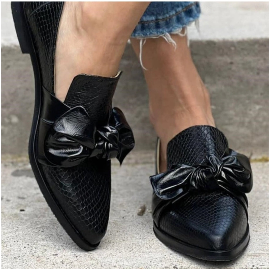 Women’s Textured Loafers with Bow Detail – Elegant Flats for Smart & Casual Wear
