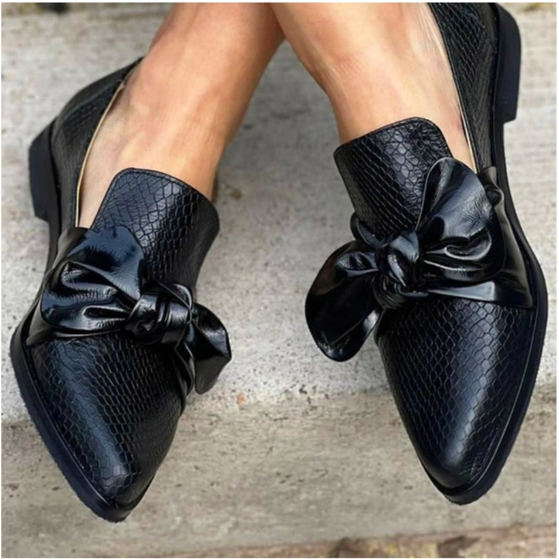 Women’s Textured Loafers with Bow Detail – Elegant Flats for Smart & Casual Wear