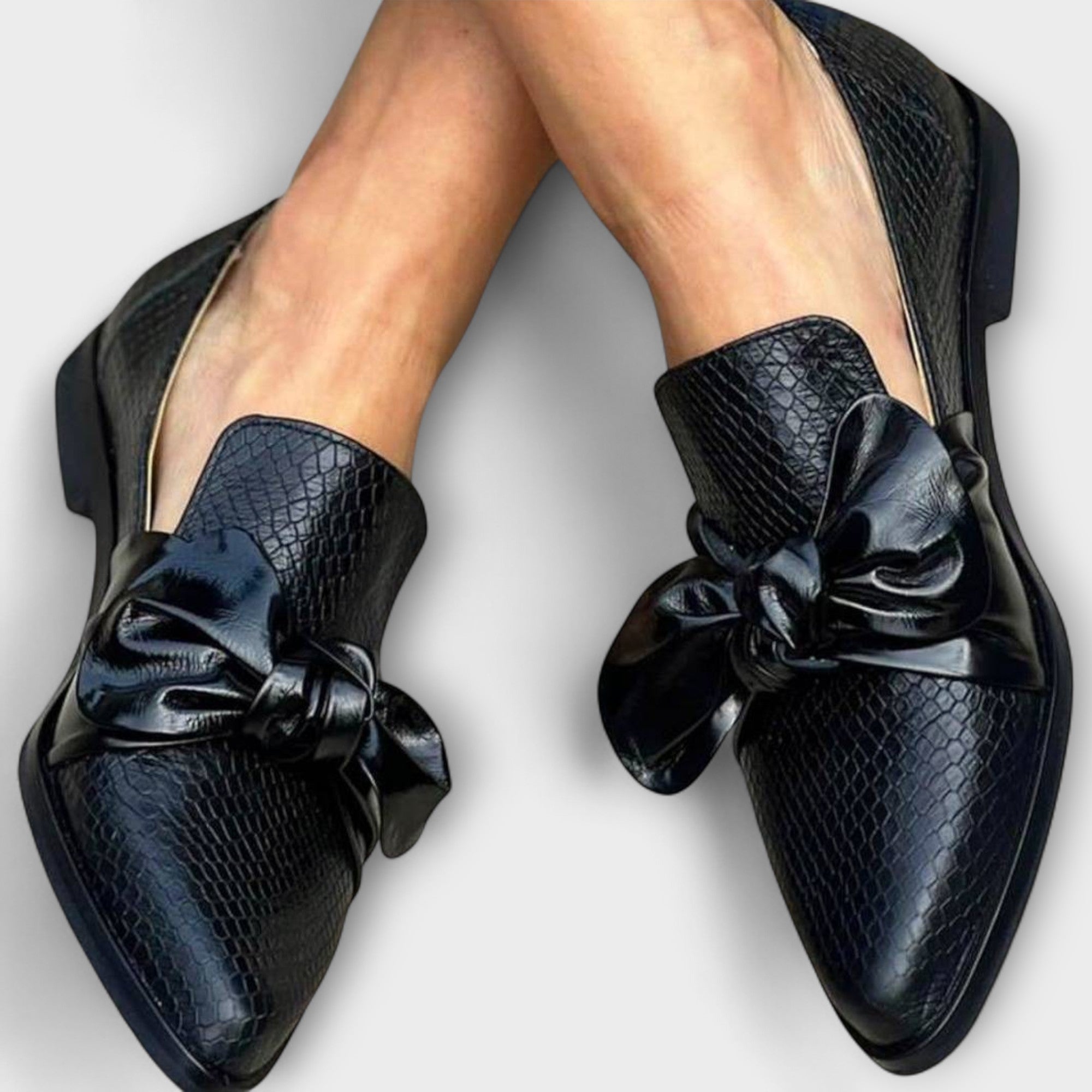 Women’s Textured Loafers with Bow Detail – Elegant Flats for Smart & Casual Wear